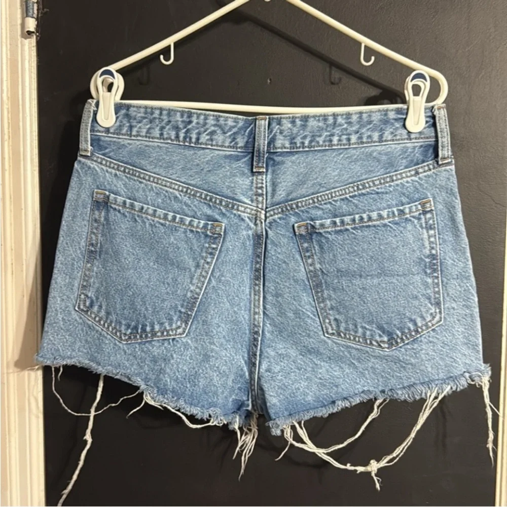 3/$14 Old Navy O. G. High Rise Short Cutoff Size: 10 Inseam: 2” - Picture 2 of 5